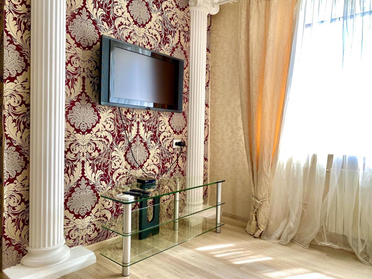 Apartpoltava: Elegant City Center Apartment Near Chestnut Alley Exterior photo