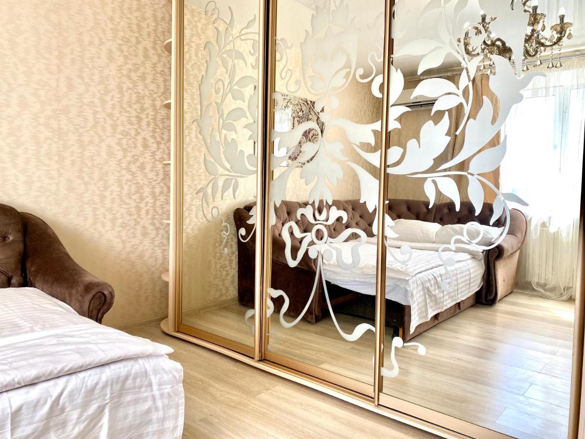 Apartpoltava: Elegant City Center Apartment Near Chestnut Alley Exterior photo